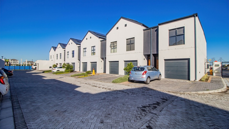 To Let 3 Bedroom Property for Rent in Sandown Western Cape